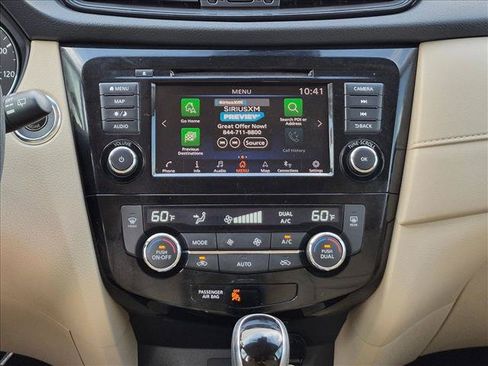 Used 2019 Nissan Rogue SV w/ Premium Package FWD image 15