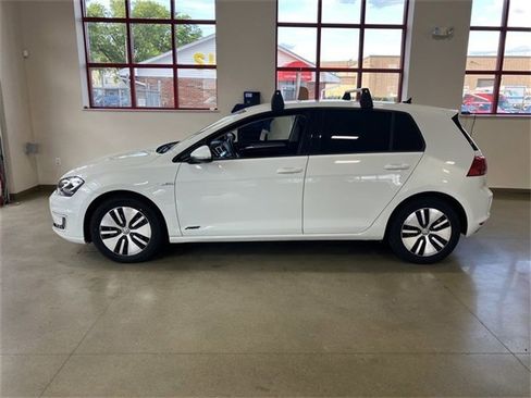 Used 2016 Volkswagen e-Golf SE w/ DC Fast Charging Package image 4