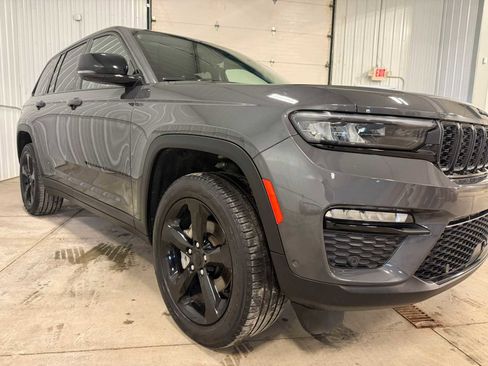 Used 2024 Jeep Grand Cherokee Limited w/ Luxury Tech Group II image 10