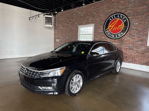 Used 2018 Volkswagen Passat 2.0T SE w/ SE Lighting Package image 12