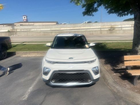 Used 2021 Kia Soul LX FWD image 2