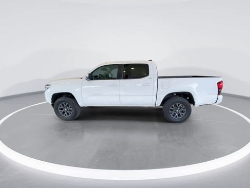 Used 2023 Toyota Tacoma SR5 w/ Technology Package image 5