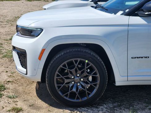 New 2026 Jeep Grand Cherokee L Summit w/ Obsidian Package AWD/4WD image 6