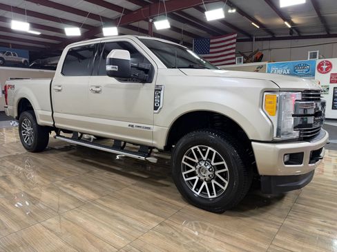 Used 2017 Ford F250 Lariat w/ Lariat Ultimate Package AWD/4WD image 3