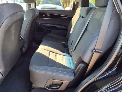 Used 2019 Kia Sorento L FWD image 16