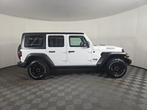 Used 2022 Jeep Wrangler Unlimited Sport AWD/4WD image 6