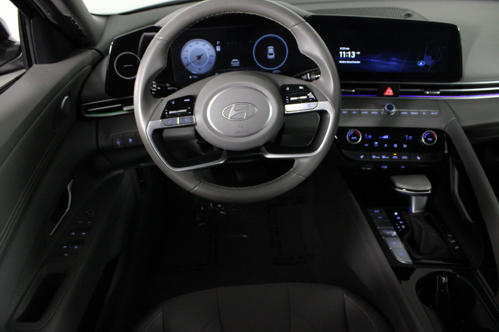 Certified 2025 Hyundai Elantra SEL FWD image 8