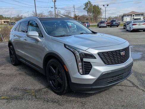 Used 2019 Cadillac XT4 Luxury w/ Cold Weather Package image 2