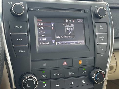 Used 2017 Toyota Camry LE FWD image 18