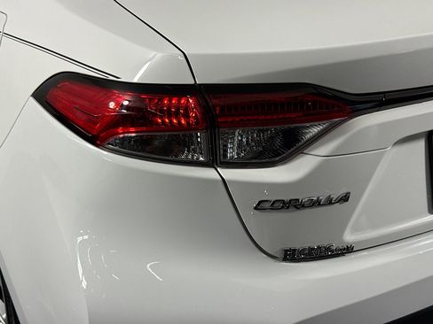 Used 2025 Toyota Corolla LE FWD image 35