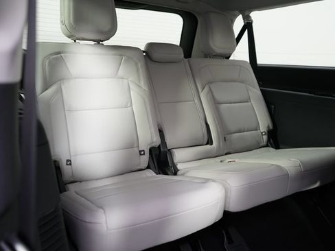 New 2026 Lincoln Navigator L Reserve AWD/4WD image 19