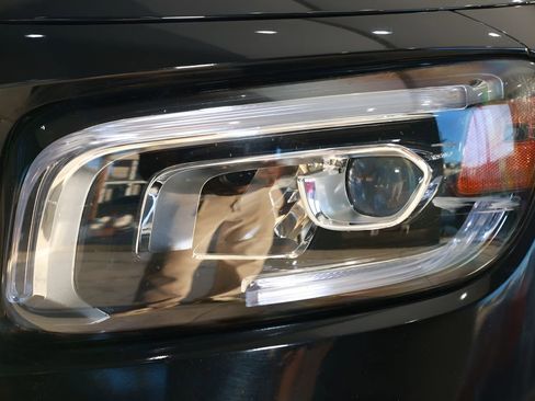 Used 2023 Mercedes-Benz GLB 250 4MATIC image 21