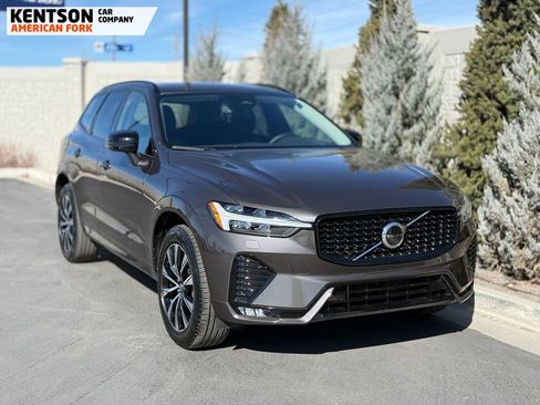 Used 2025 Volvo XC60 B5 Core image 13