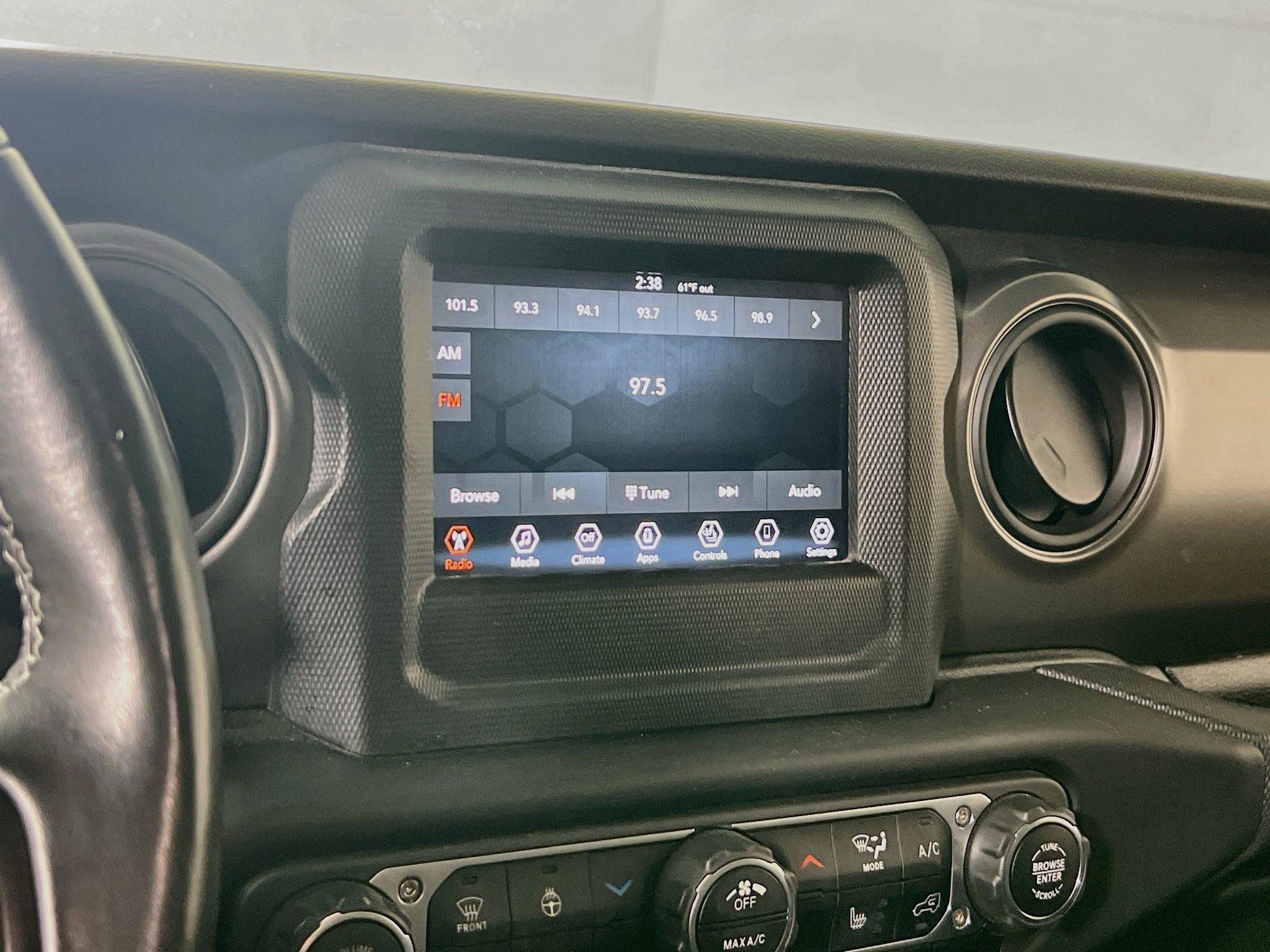 Used 2023 Jeep Gladiator Sport AWD/4WD image 14