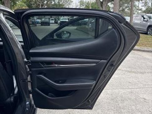 Used 2019 MAZDA MAZDA3 Hatchback w/ Premium Package image 19