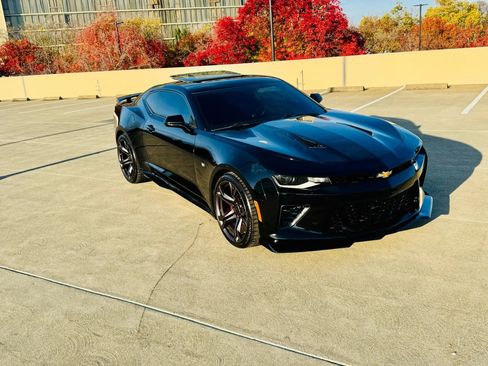 Used 2016 Chevrolet Camaro SS image 2