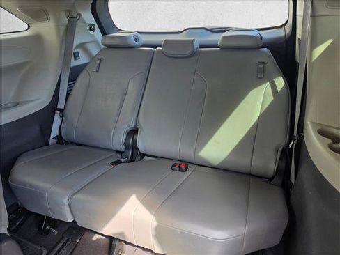 Used 2022 Toyota Sienna XLE w/ XLE Plus Package AWD/4WD image 17