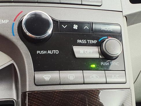 Used 2012 Toyota Venza LE w/ LE Convenience Pkg FWD image 21