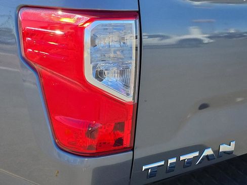 Used 2017 Nissan Titan SV image 10