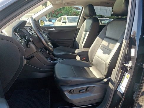 Used 2019 Volkswagen Tiguan SE w/ Panoramic Sunroof Package image 14