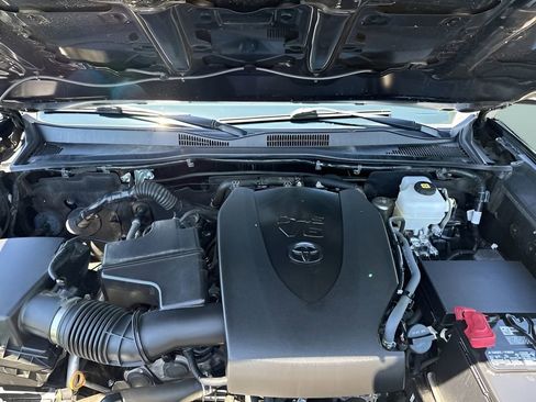 Used 2023 Toyota Tacoma TRD Off-Road AWD/4WD image 45