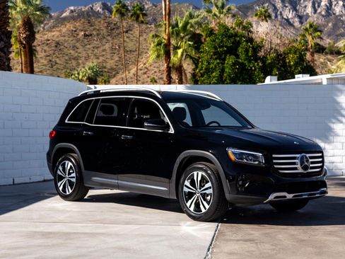 Used 2025 Mercedes-Benz GLB 250 image 2