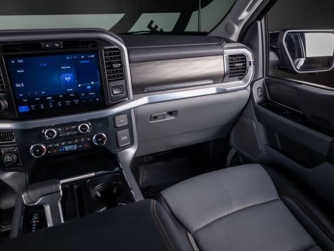 Used 2025 Ford F150 Lariat w/ Equipment Group 502A High AWD/4WD image 8