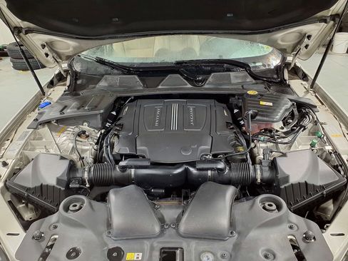 Used 2016 Jaguar XJ R-Sport RWD image 32