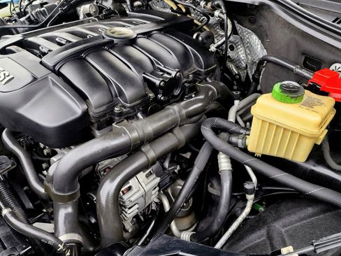 Used 2014 Volkswagen Touareg VR6 image 40