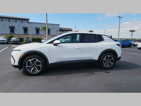 New 2026 Chevrolet Equinox EV LT image 18