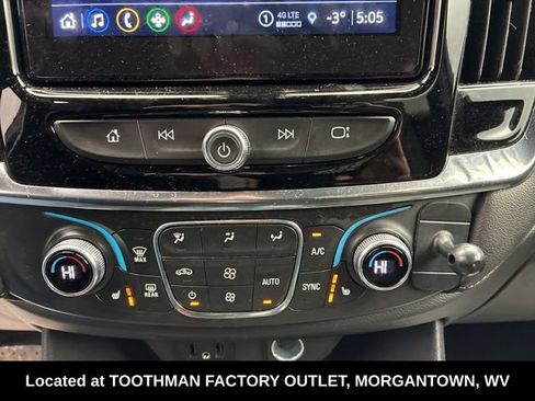 Used 2023 Chevrolet Traverse LT image 7