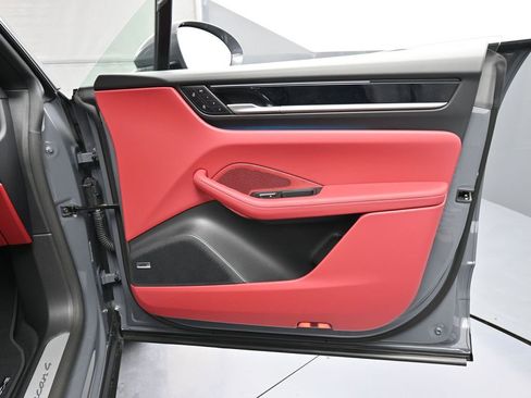 New 2026 Porsche Macan 4 Electric image 28