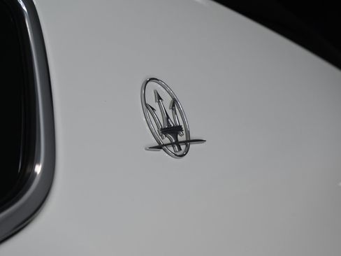 Used 2021 Maserati Levante image 12