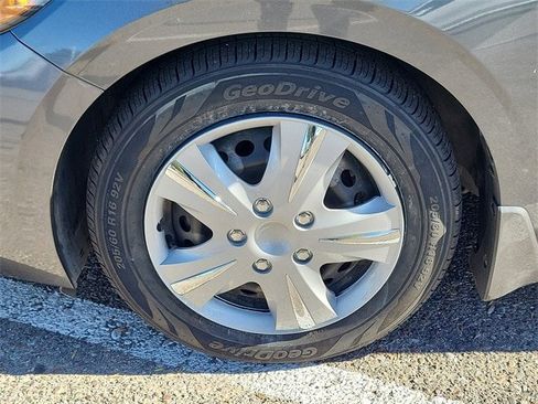 Used 2021 Nissan Sentra S image 31