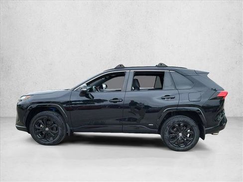 Used 2022 Toyota RAV4 SE image 7