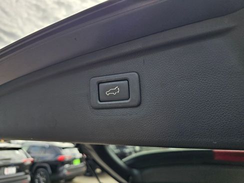 Used 2017 Subaru Outback 3.6R Limited AWD/4WD image 16