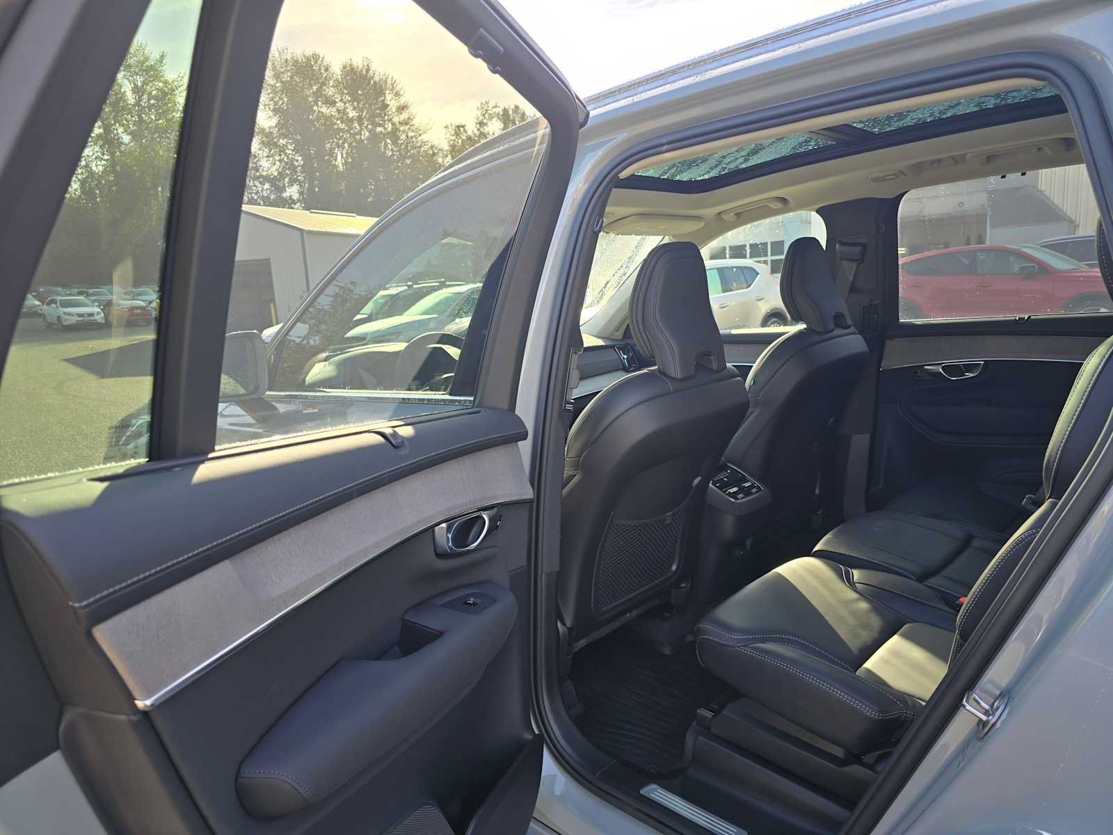 Used 2026 Volvo XC90 B6 Ultra w/ Protection Package AWD/4WD image 16