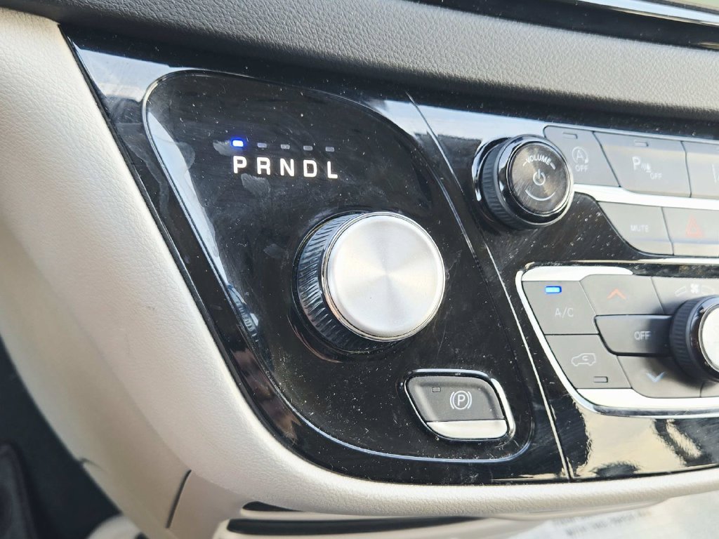 Used 2024 Chrysler Pacifica Touring-L FWD image 29