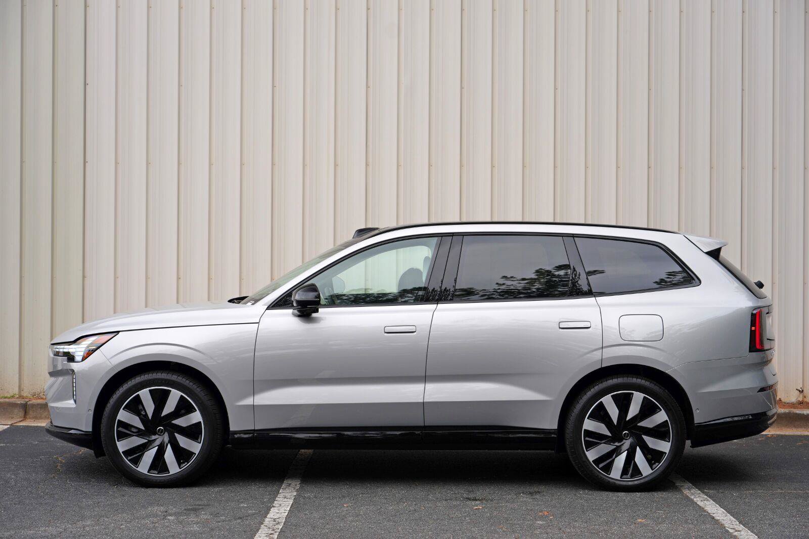 Used 2025 Volvo EX90 Ultra AWD/4WD image 48