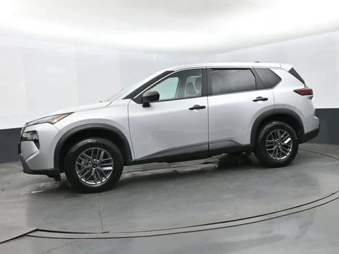 Used 2024 Nissan Rogue S FWD image 5