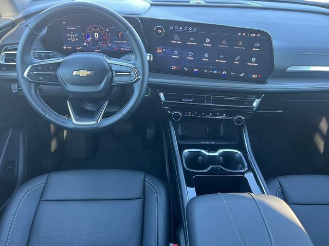 Used 2026 Chevrolet Traverse LT AWD/4WD image 3