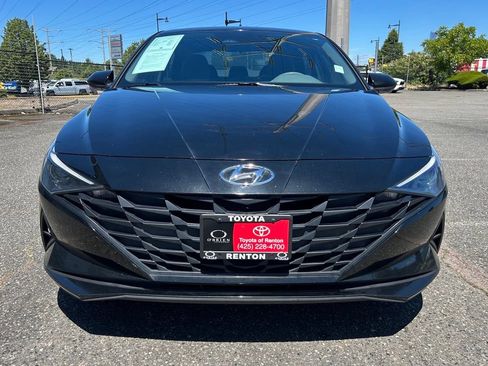 Used 2023 Hyundai Elantra SEL w/ Cargo Package FWD image 2