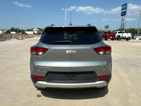 Used 2025 Chevrolet TrailBlazer LT FWD image 4