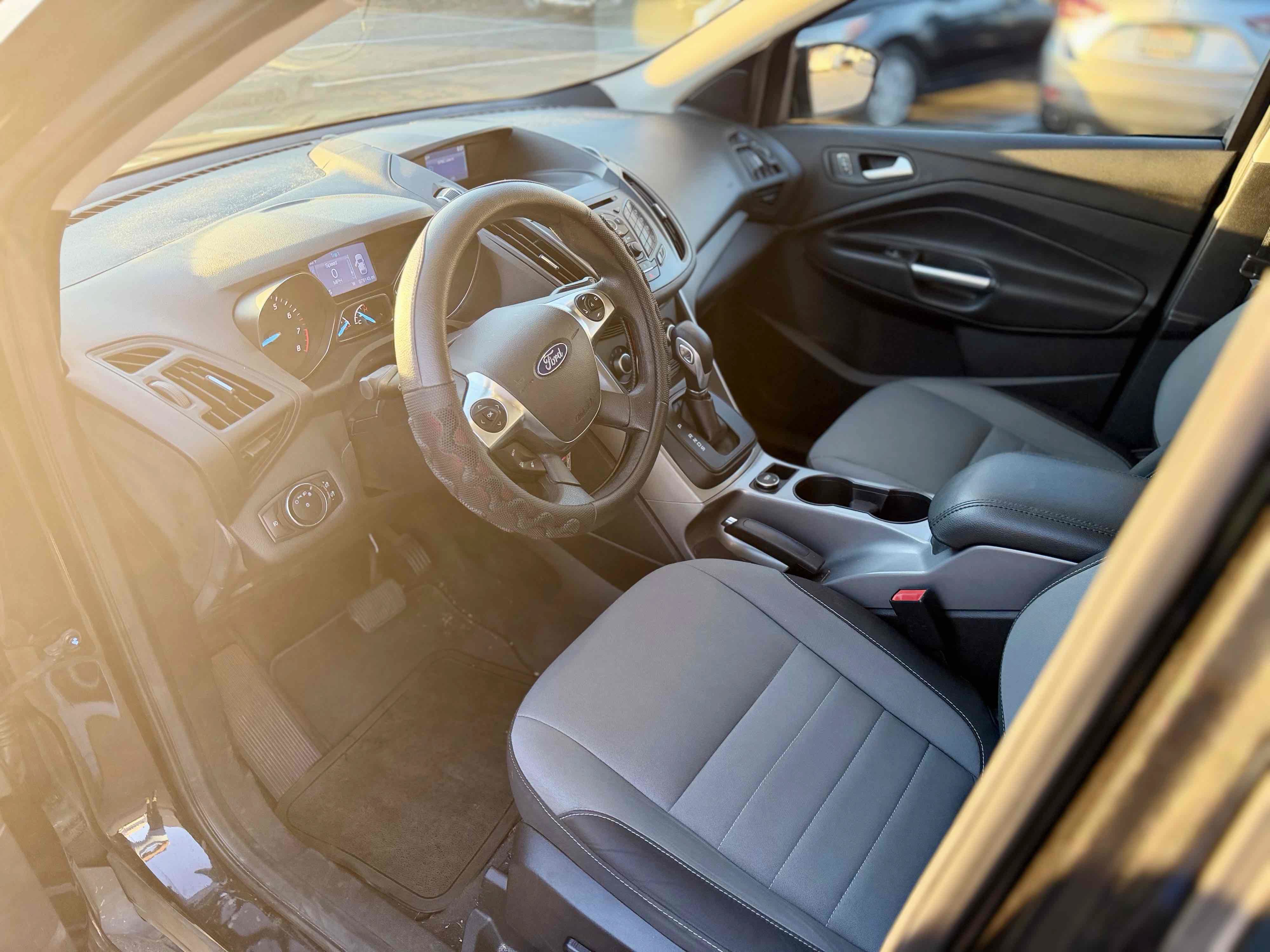 Used 2015 Ford Escape SE FWD image 13