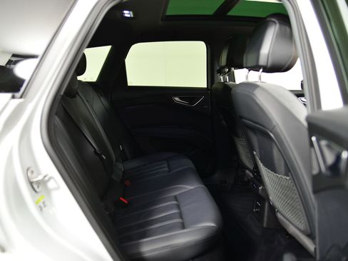 Used 2023 Audi Q4 e-tron Premium Plus w/ Premium Plus image 18