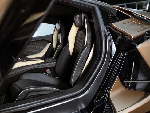 Used 2024 Lamborghini Revuelto AWD/4WD image 23