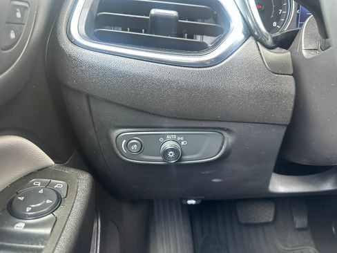 Used 2024 Chevrolet Equinox LS w/ LS Convenience Package FWD image 8