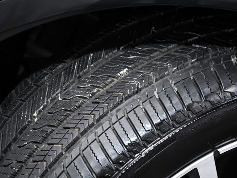 Used 2023 BMW X7 xDrive40i w/ M Sport Package image 93