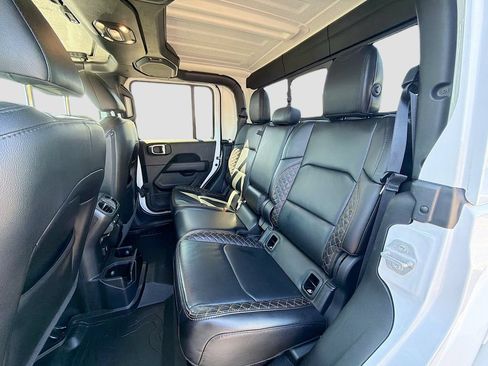 Used 2021 Jeep Gladiator Overland AWD/4WD image 27