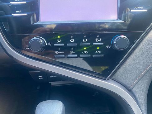 Used 2019 Toyota Camry LE w/ Convenience Package FWD image 30